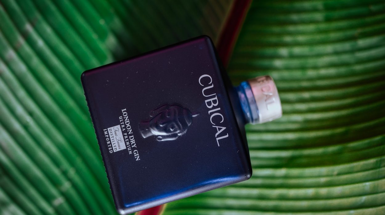 Cubical-LondonDry-UltraPremium_liegend